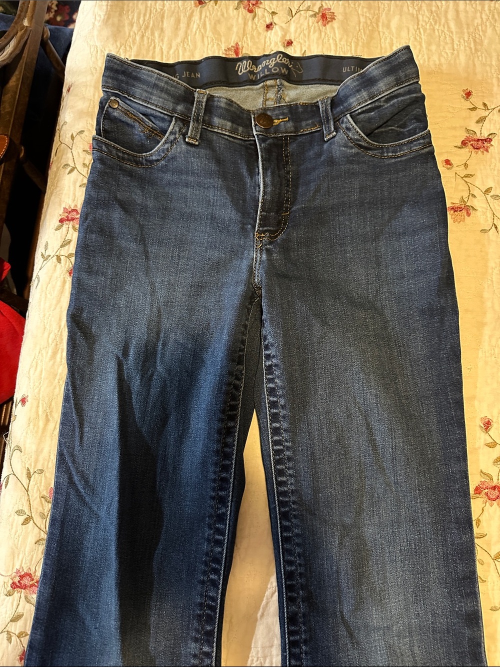 Wrangler Women's Boot Cut Jeans in Dark Blue Wash
